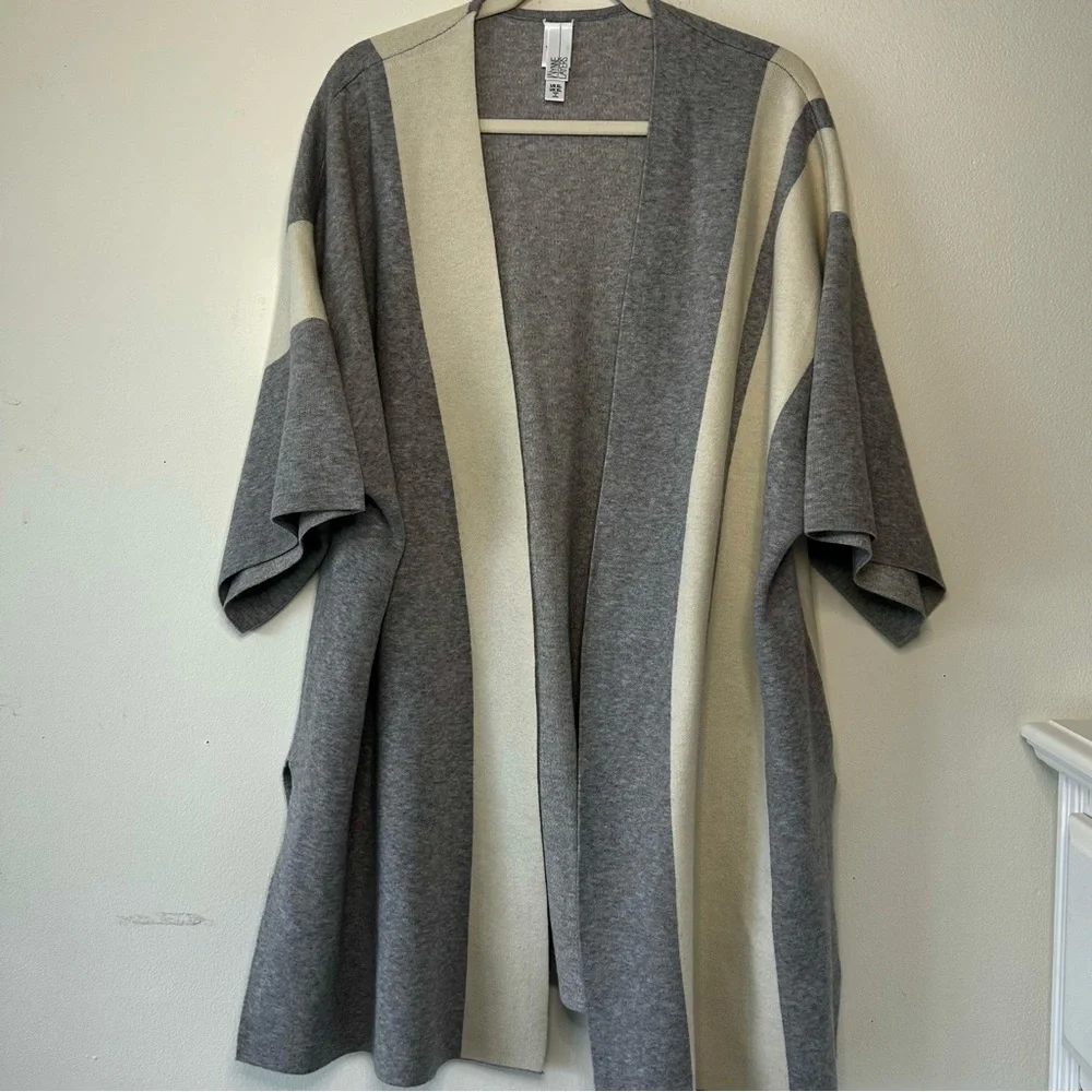 Open Front Kimono Sweater Cardigan Poncho Shawl Wrap Size XL Gray and Cream - Picture 2 of 9